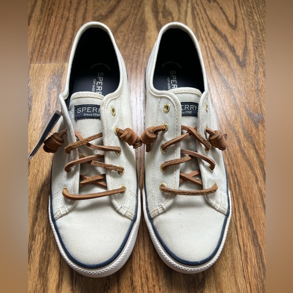 NWT 8.5 Sperry Top Sider shoes